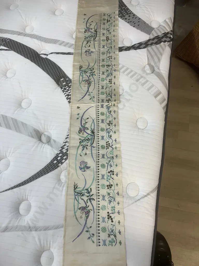 Antique Chinese Silk Embroidered Scroll. 159 x 22cm Image 1++