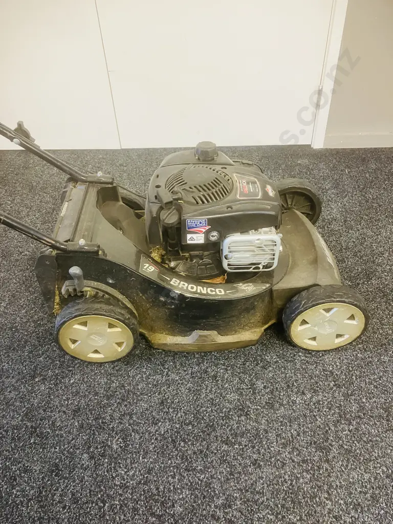 Victa Bronco Lawnmower, 19" Alloy, Briggs & Stratton Motor - New Blades Image 1++