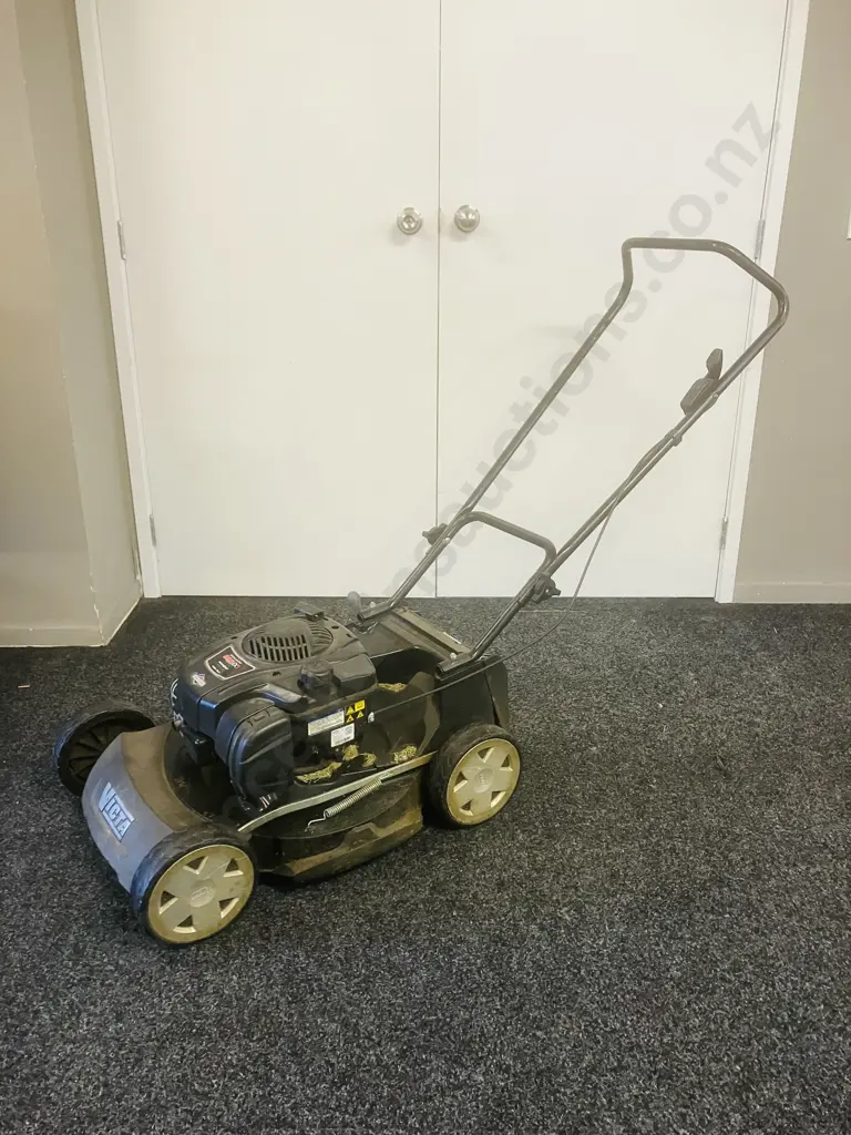 Victa Bronco Lawnmower, 19" Alloy, Briggs & Stratton Motor - New Blades Image 1++