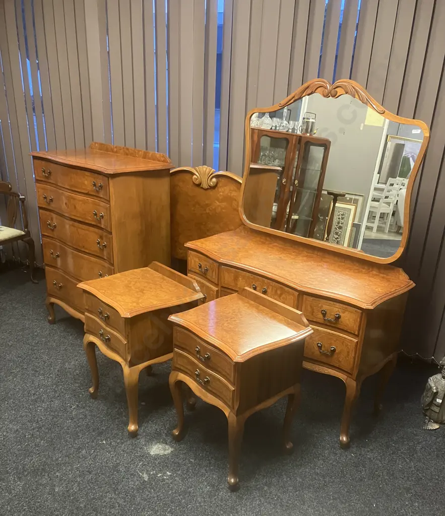 Ex Chandler House Stunning Burr Walnut 5 Piece Serpentine Front Bedroom Suite, Cabriole Legs Image 1++