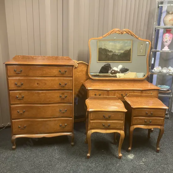 Ex Chandler House Stunning Burr Walnut 5 Piece Serpentine Front Bedroom Suite, Cabriole Legs