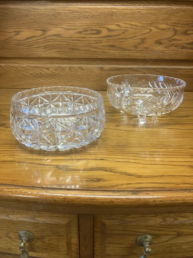 Large Footed Crystal Bowl With Floral Pattern 20.5cm & Heavy Crystal Bowl With Starburst Pattern 19cm Image 1++