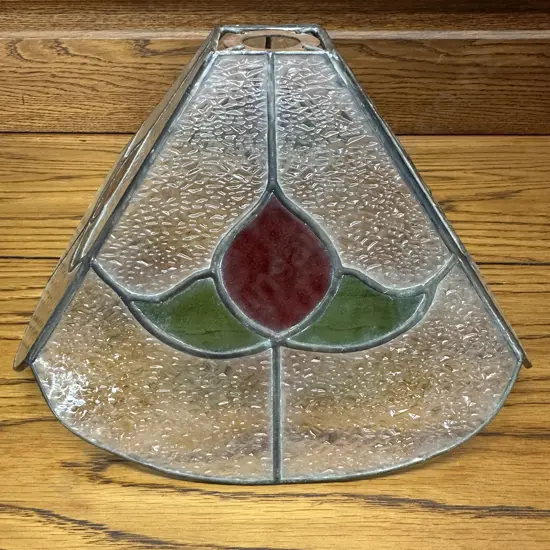 Tiffany Style Stained Glass Lampshade With Bud Detail H16, 29x29cm.