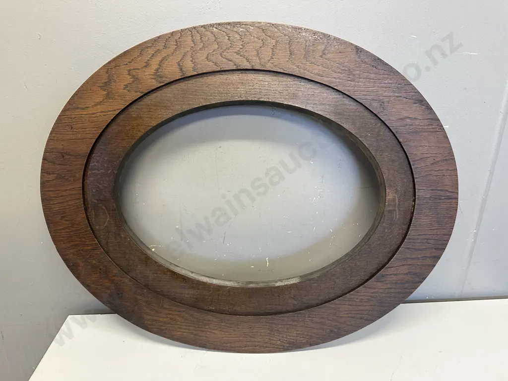 Antique Oval Oak Frame H59,W74cm. Image 1++