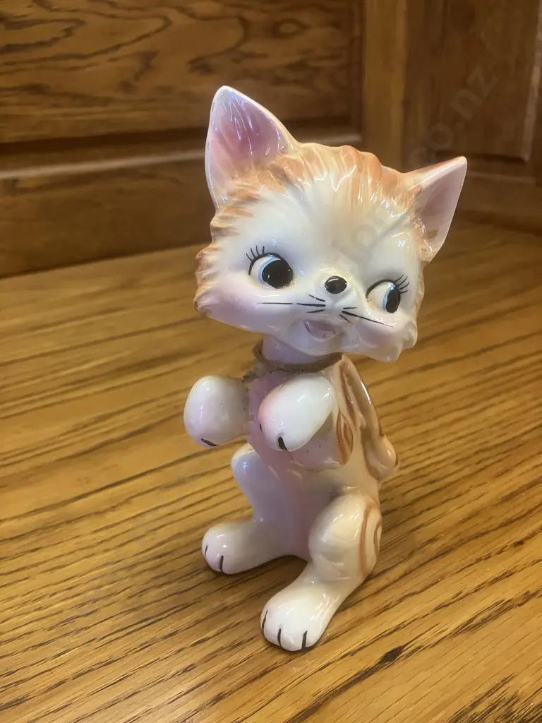 Vintage Japanese Kitsch Big Eye Ceramic Cat. H17.5cm Image 1++