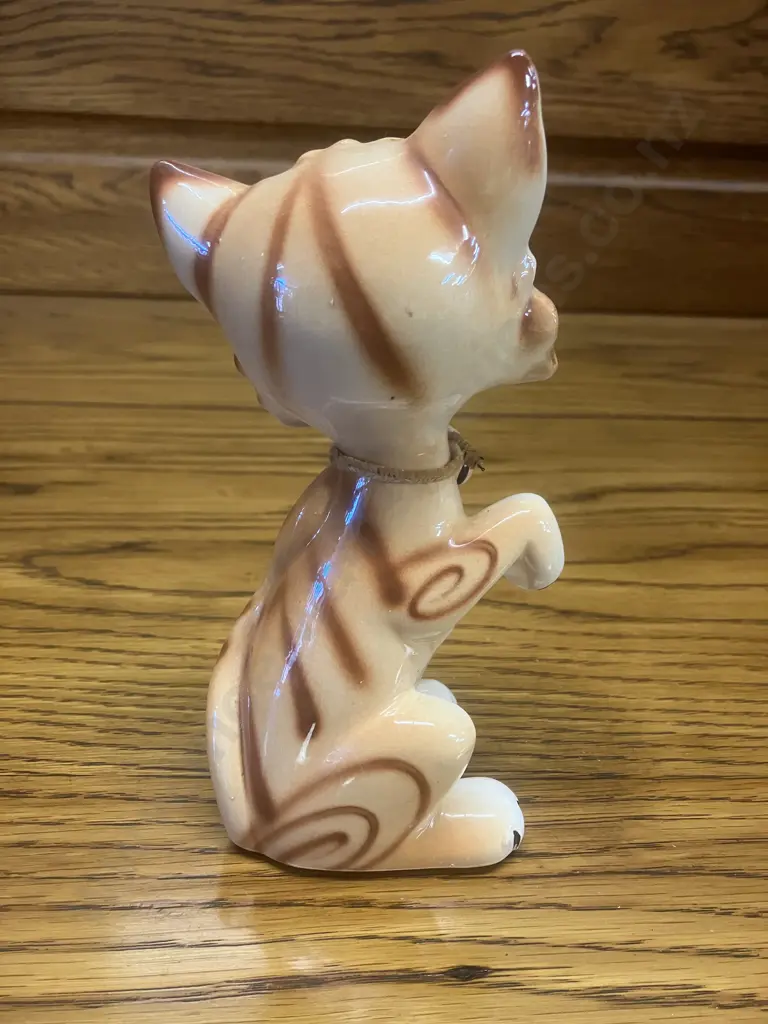 Vintage Japanese Kitsch Big Eye Ceramic Cat. H17.5cm Image 1++