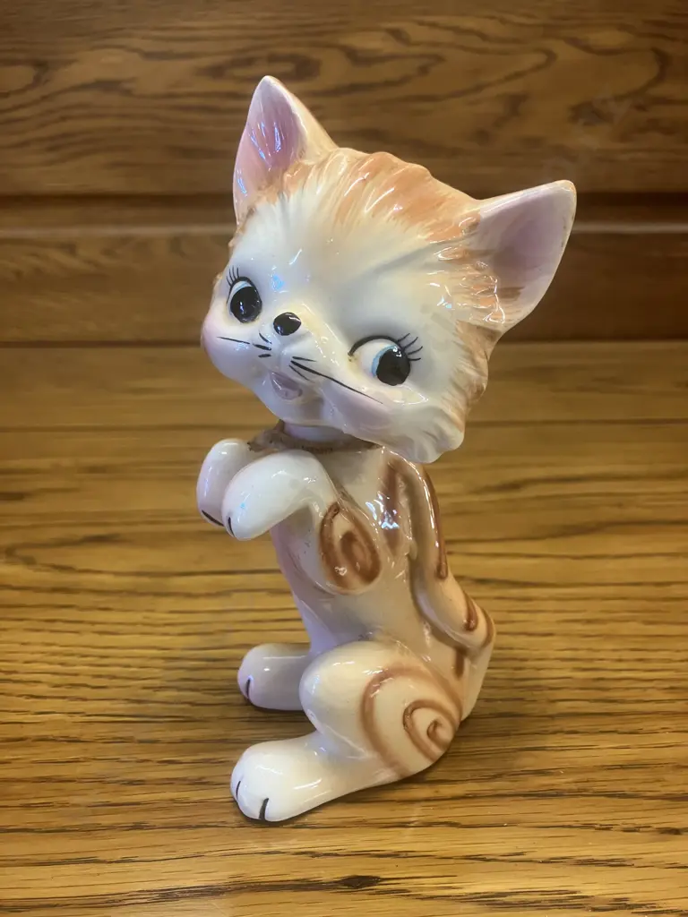 Vintage Japanese Kitsch Big Eye Ceramic Cat. H17.5cm Image 1++