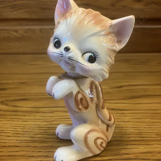 Vintage Japanese Kitsch Big Eye Ceramic Cat. H17.5cm