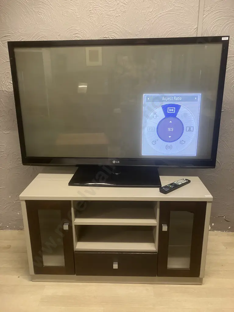 LG 50" (127cm) HD Plasma TV With Remote Control. Model 50PJ350 (Nov 2010) Image 1++
