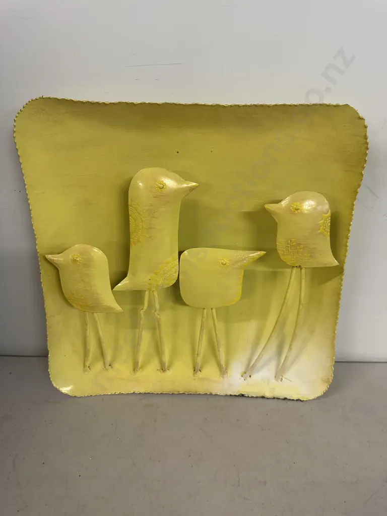 Yellow Metal Wall Art Bird Figurine 35x35cm. Image 1++