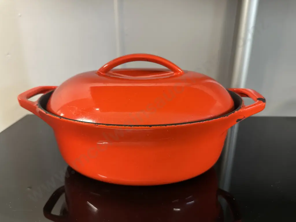 Colorcast Waterford Ireland Red Lidded Oval Casserole Dish Image 1++
