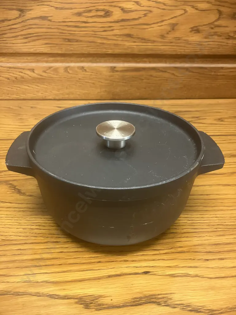 KitchenAid 3.3L / 3.5qt Enamelled Cast iron Casserole Dish With Lid Image 1++