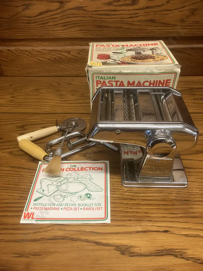 Ampia Pasta Machine TIPO LUSSO MOD. 150 Made In Italy With Manual & Original Box Image 1++