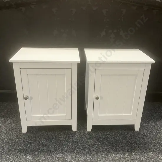 Pair of White Hamptons Bedside Tables, Single Door, Silver Knob. H52 W40 D30cm