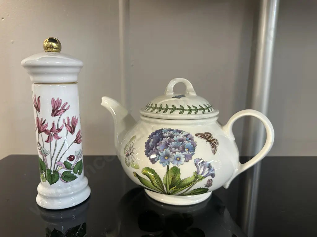 Portmerion Grinder & Teapot (as found) Image 1++