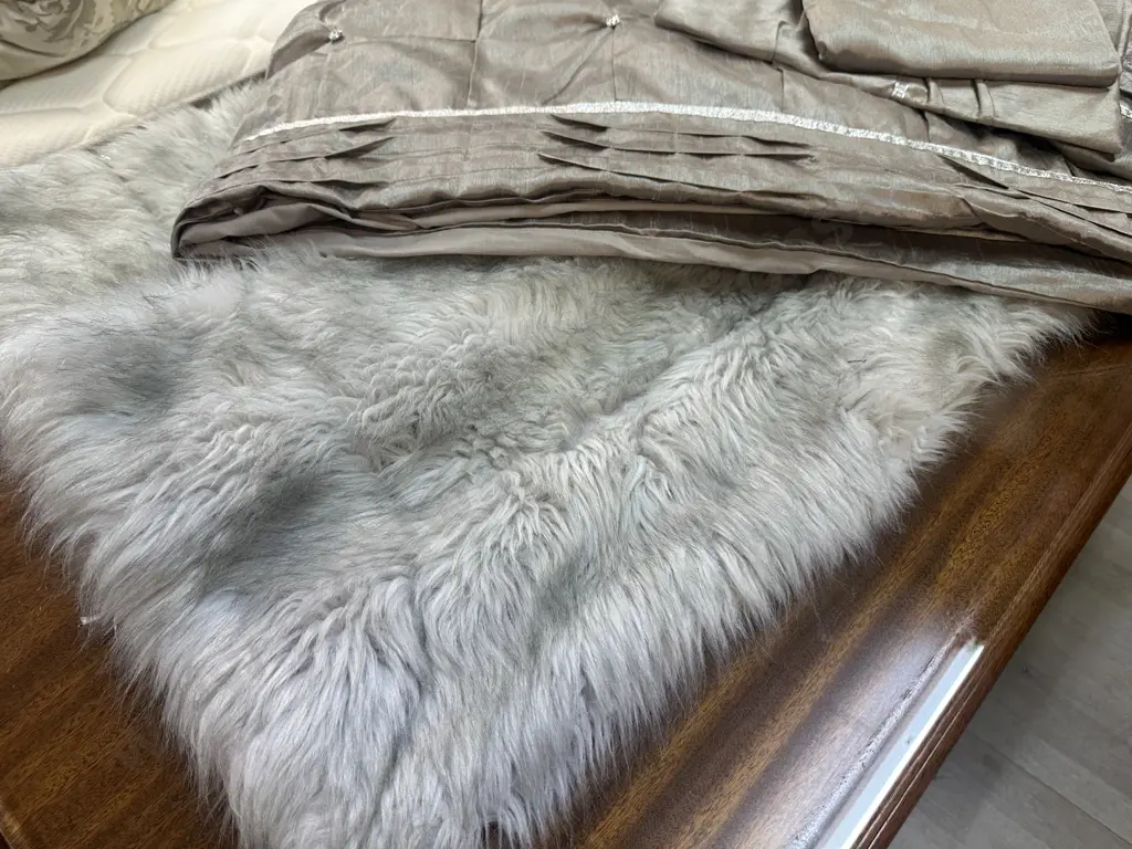 Grey Faux Fur Throw & Duvet Covers & Pillow Cases Image 1++