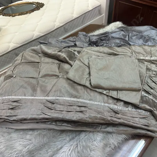 Grey Faux Fur Throw & Duvet Covers & Pillow Cases