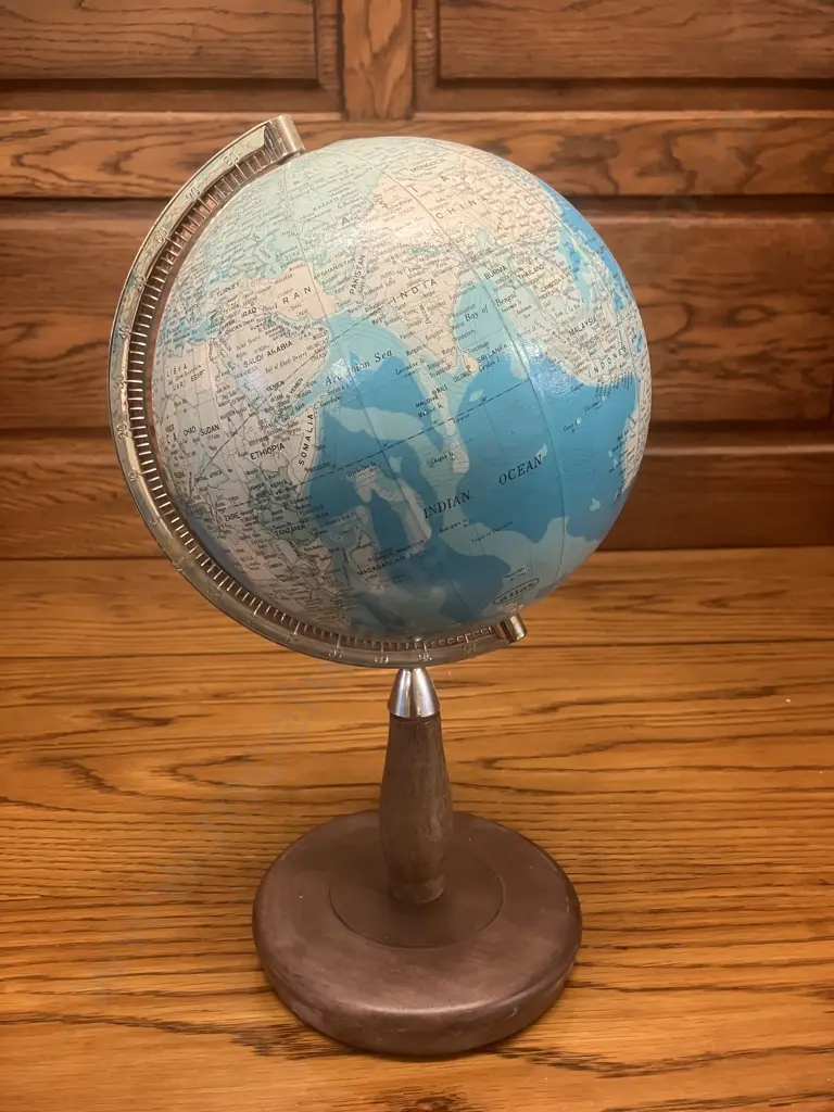 Vintage 1960's Atlas World Globe Made In Japan. Rotating, Wooden Base. H34cm Image 1++