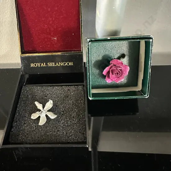 Royal Selangor Pendant & Rose Floral Brooch