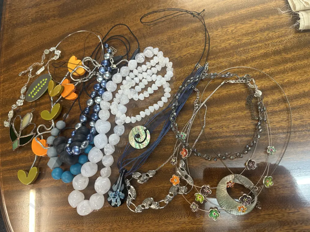 Selection Of Costume Jewellery Necklaces  Image 1++