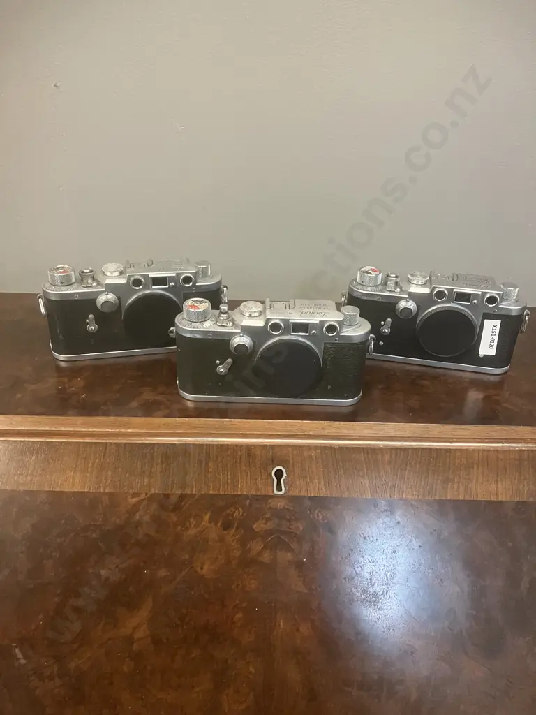 Leotax Model F (Japanese Leica IIIf Copy) #551878 #553466 #556404 Showa Optical Works, Ltd. Circa Mid 1950s Japan Image 1++