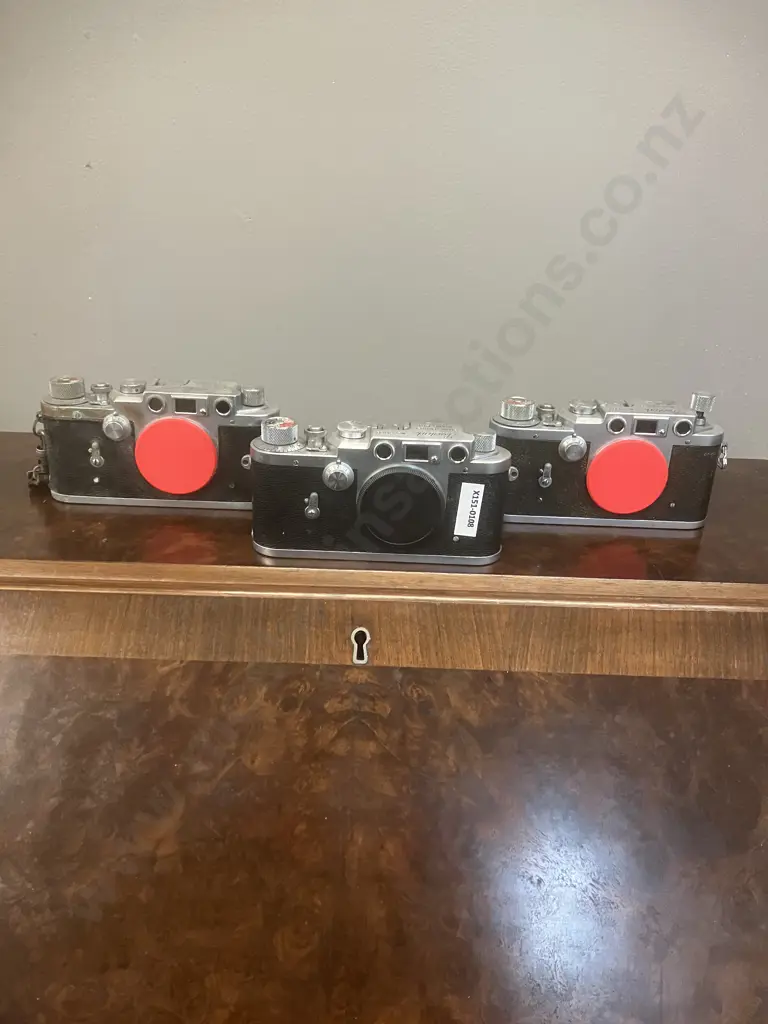Leotax Model F (Japanese Leica IIIf Copy) #554186 #545509 #550878 Showa Optical Works, Ltd. Circa Mid 1950s Japan Image 1++
