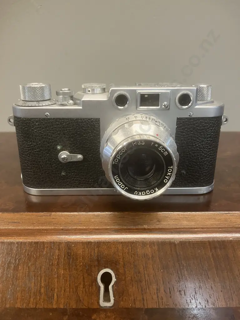 Leotax Model K (Japanese Leica Copy) #25960 With Tokyo Kogaku Rigid Aluminium Topcor 1:3.5 f=5cm Lens #588185 Image 1++