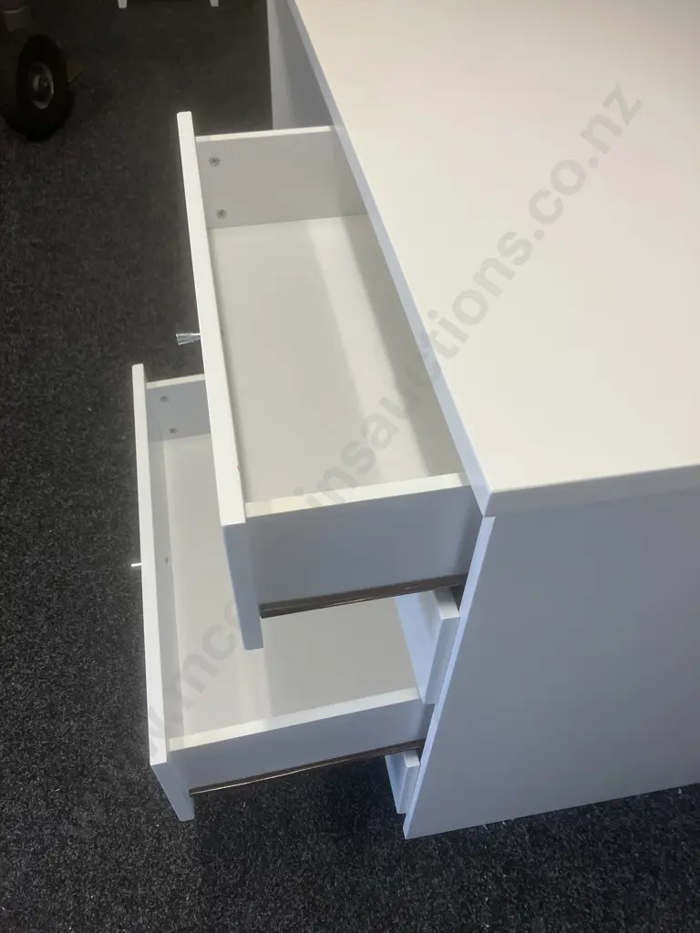 White 4 Drawer Desk. H76 W116 D60cm Image 1++