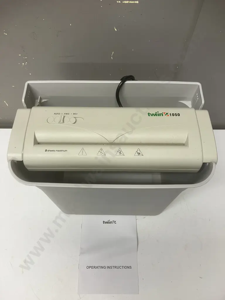 TWIN 1050 Paper Shredder With Manual Image 1++