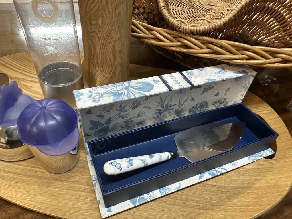Vintage Caneware, Wooden Serving Tray, Portmerin Botanic Blue Cake Slice Etc Image 1++