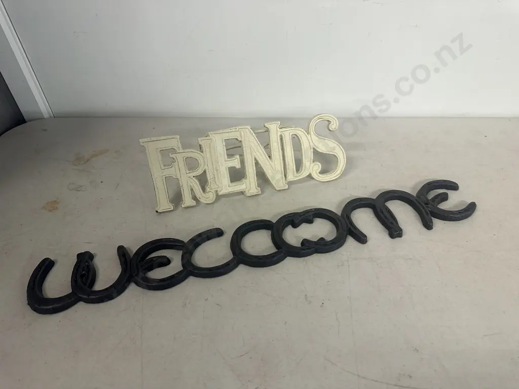 Decorative Friends & Welcome Signs Image 1++