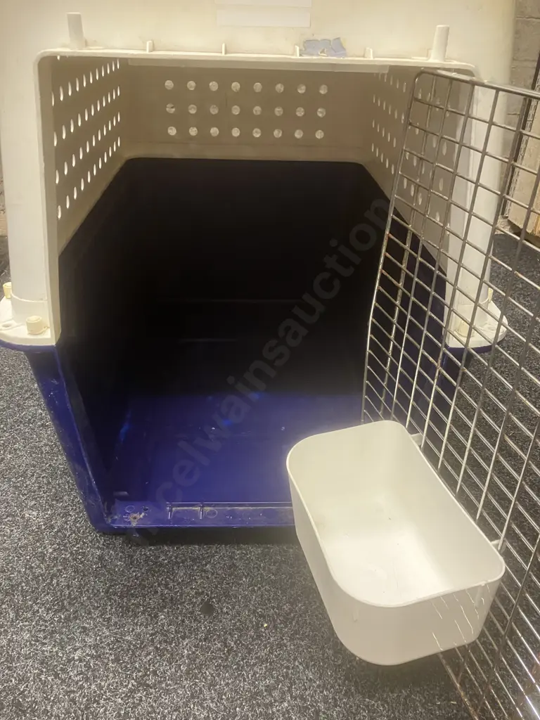 Pet /  Airline Travel Crate. H76 W94 D62cm Image 1++
