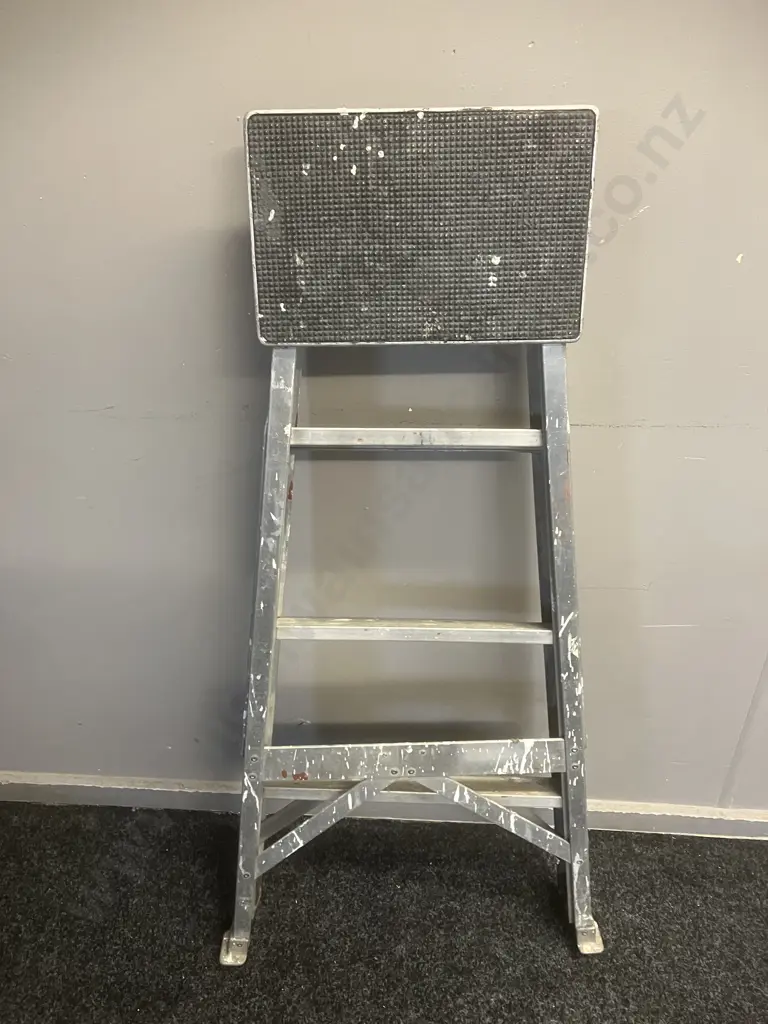 "Lyte" Aluminium Step Ladder - Lyte Ladders NZ Ltd. H85.5cm Image 1++