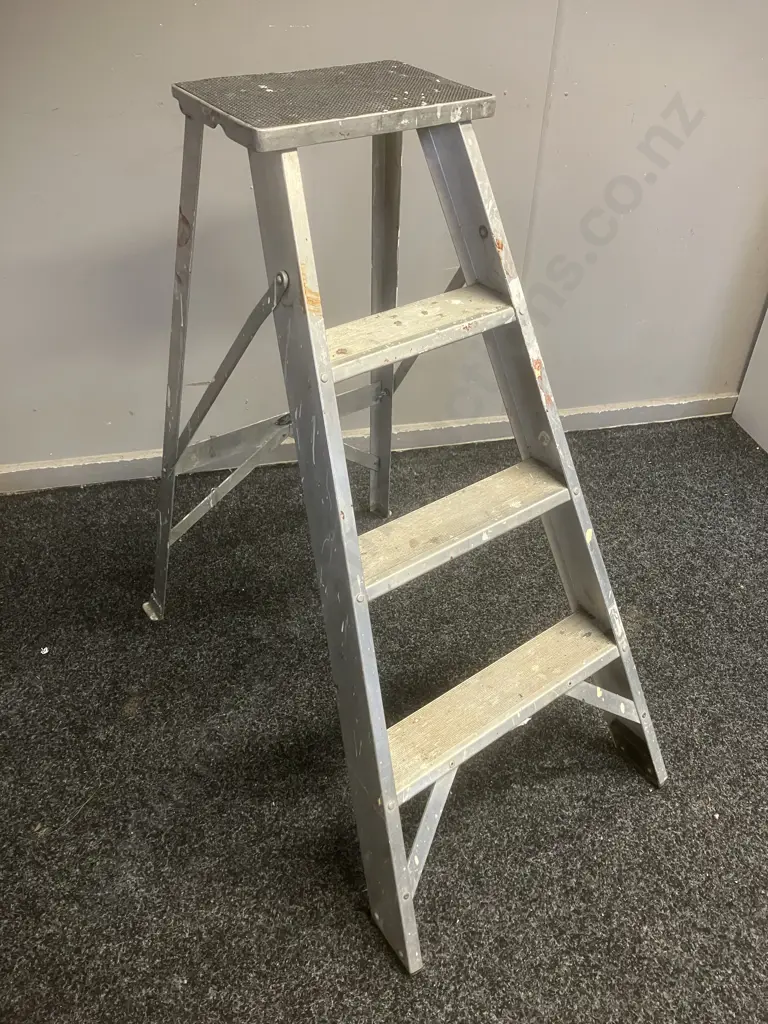 "Lyte" Aluminium Step Ladder - Lyte Ladders NZ Ltd. H85.5cm Image 1++