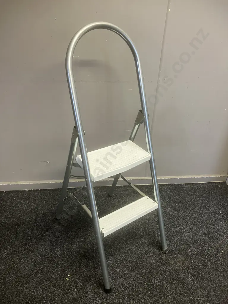 1m Folding Step Ladder Image 1++