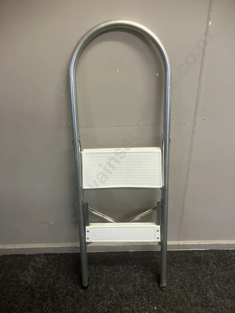 1m Folding Step Ladder Image 1++