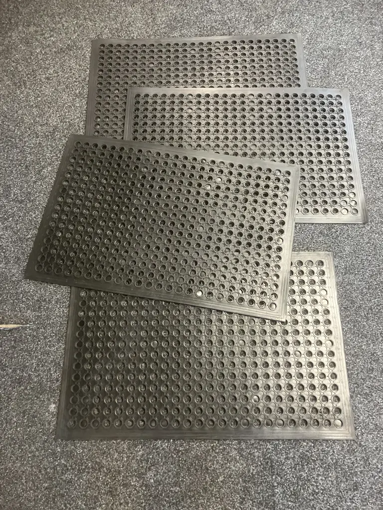 Lot of Four Rubber Floor Mats (Commercial) 60 x 90 - New Image 1++