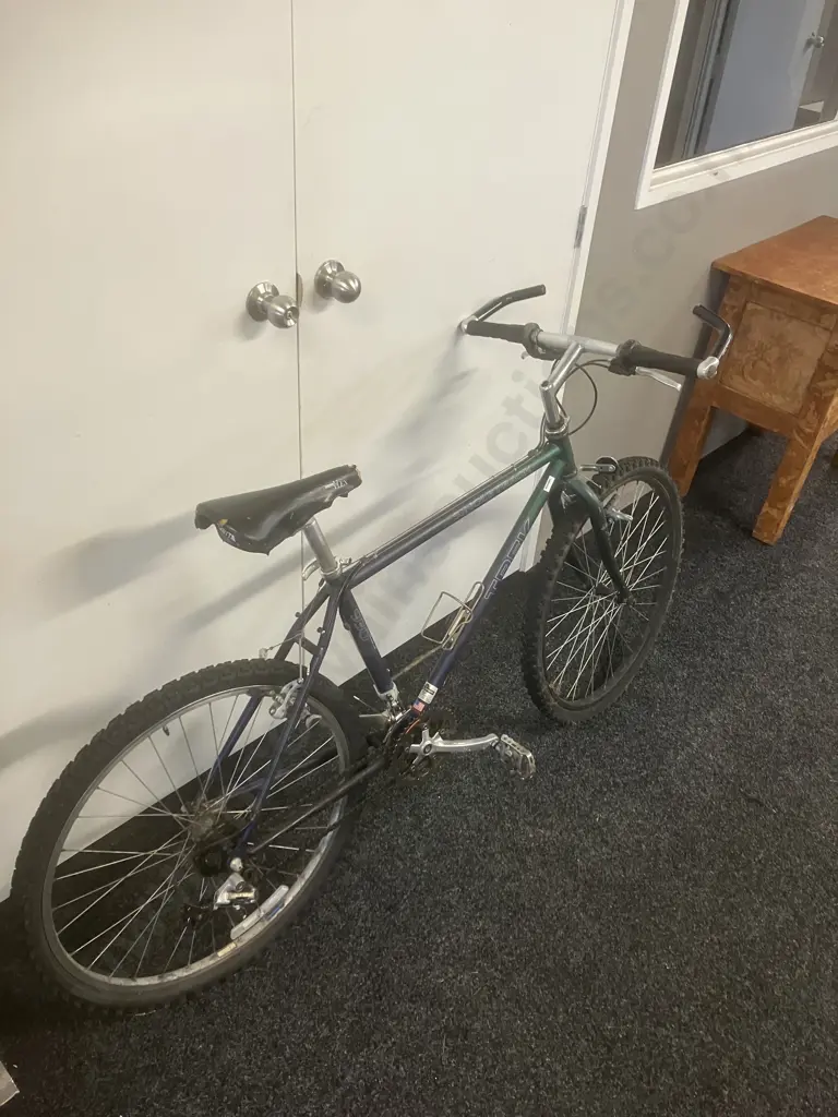 TREK Singletrack 930 Purple & Green Bike Image 1++