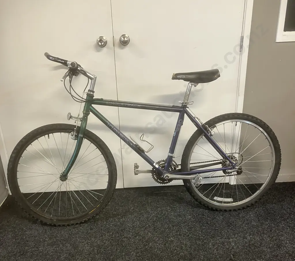 TREK Singletrack 930 Purple & Green Bike Image 1++