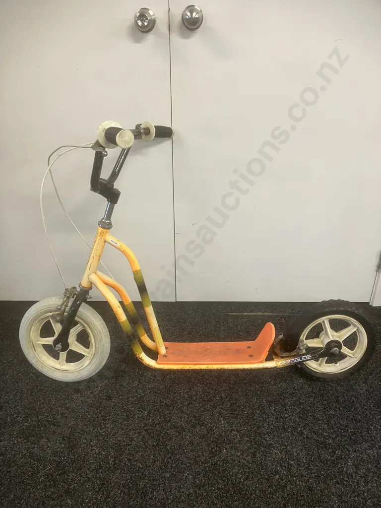 Aeroglide Street Force Large Wheel Scooter Image 1++