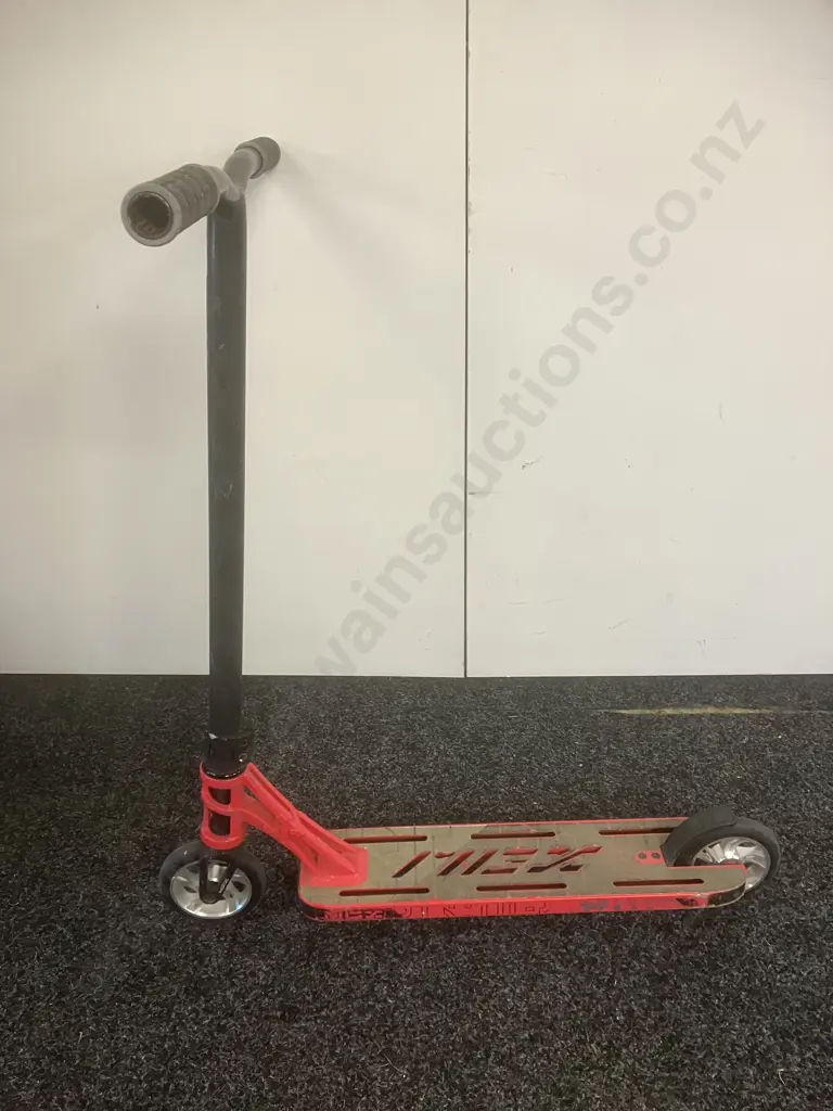 Madd Gear Kick Scooter YE1360320 Image 1++