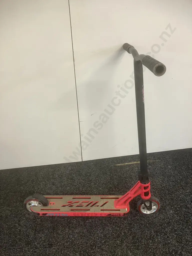 Madd Gear Kick Scooter YE1360320 Image 1++