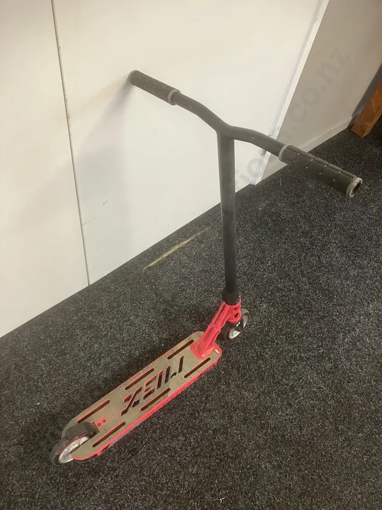 Madd Gear Kick Scooter YE1360320 Image 1++