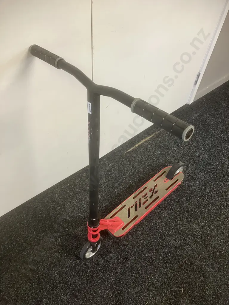 Madd Gear Kick Scooter YE1360320 Image 1++