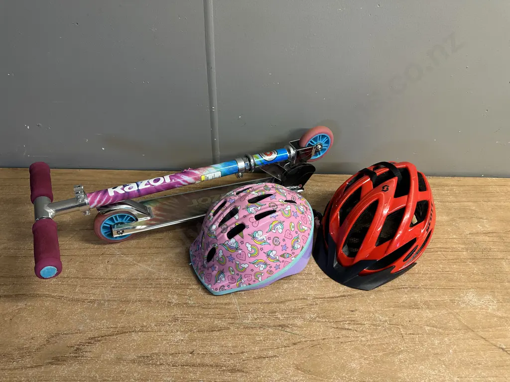 Childrens Razor Scooter & Helmet Size Small With Wata Helmet Size 54-61cm. Image 1++