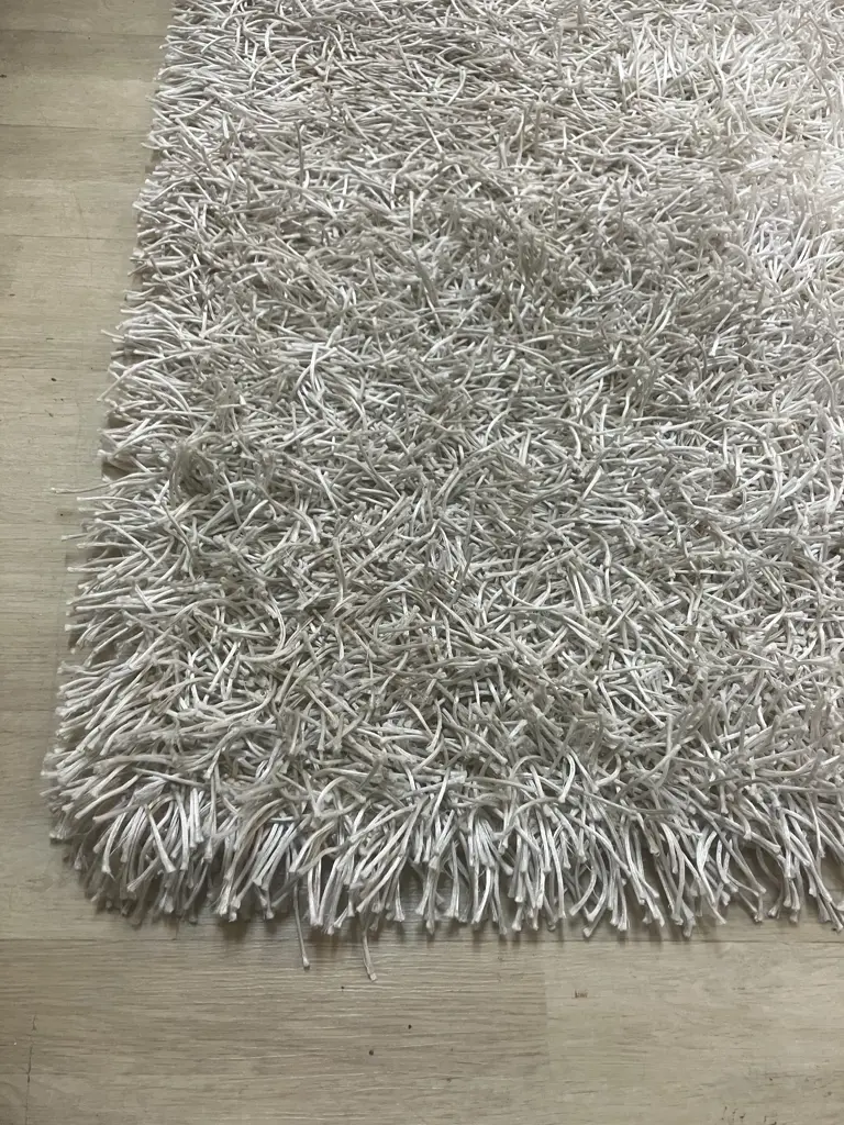 White Area Rug. 235 x 170cm Image 1++