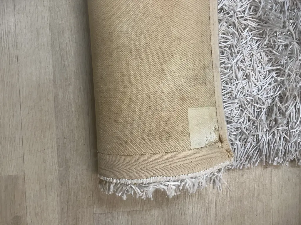 White Area Rug. 235 x 170cm Image 1++