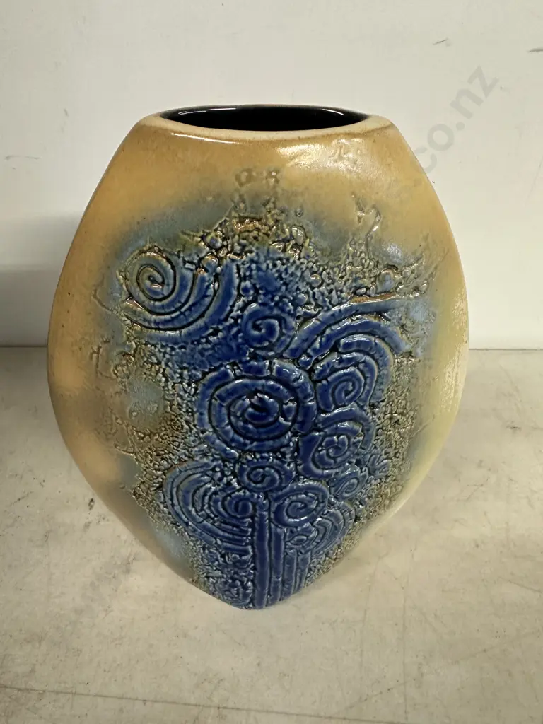 Temuka Pottery Malaysia Vase Textured Blue Swirl Pattern Warn Toned Base H20cm. Image 1++
