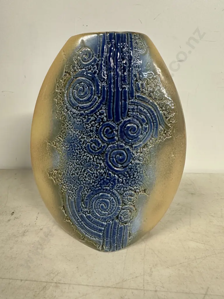 Temuka Pottery Malaysia Vase Textured Blue Swirl Pattern Warn Toned Base H20cm. Image 1++
