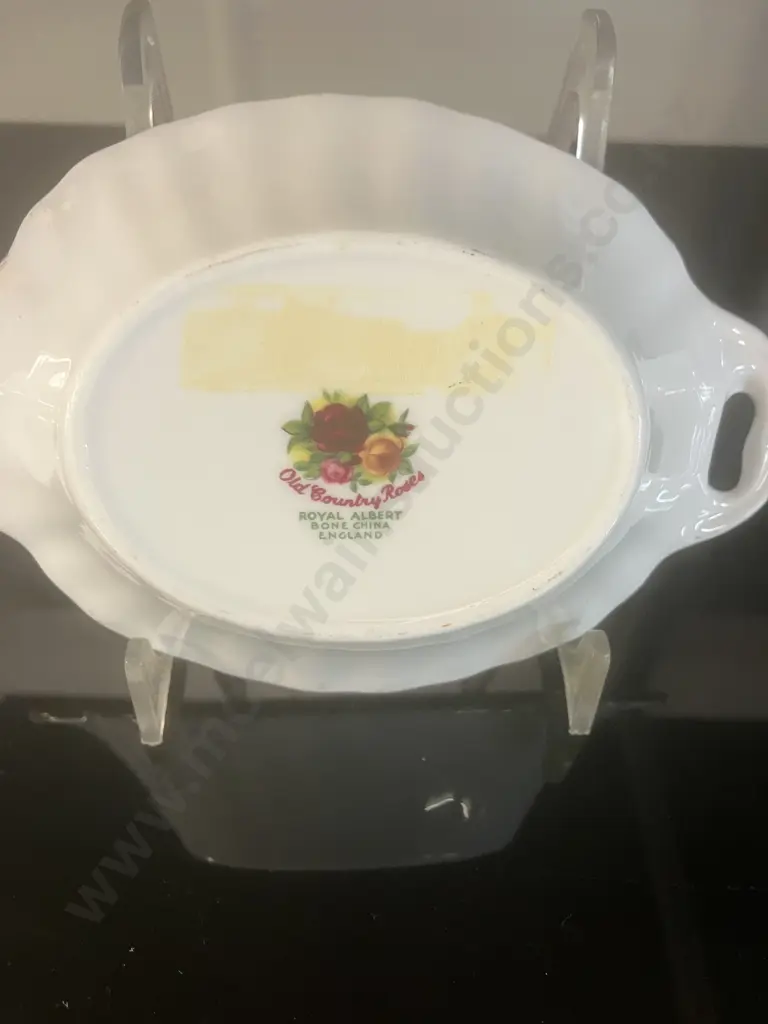 Royal Albert Old Country Roses Bone China Pierced Handled Oval Trinket Dishes -  Made in England. 1962-1973 (1 x AF) Image 1++